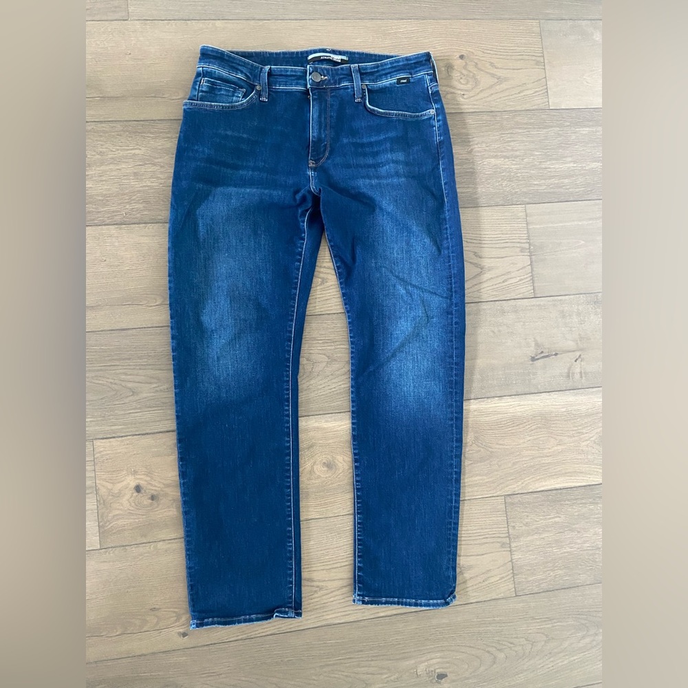 Mavi jeans. Dark denim.